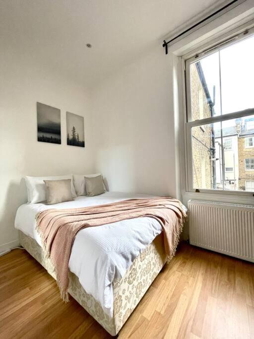 Appartamento A Charming One Double Bedroom Flat Londra