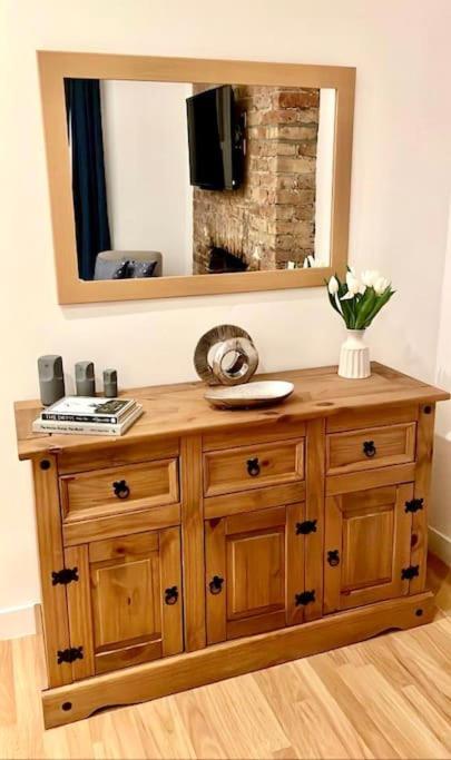 A Charming One Double Bedroom Flat Londra